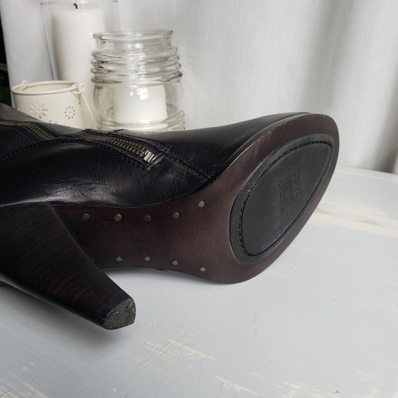 BNWT Frye knee high leather boots with stretch leather back - Picture 6 of 9